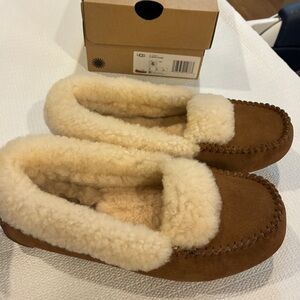 UGG Women’s Size 6 Ansley Brown Sheepskin Slippers